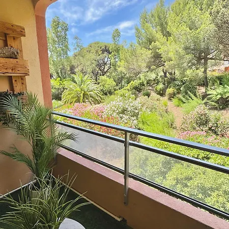 Appartement 2 pièces avec terrasse à Sainte-Maxime, proche centre et plages *